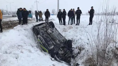 Sivas-Erzincan Yolunda Polis Aracı Şarampole Yuvarlandı