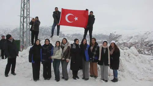 Sivas'ın Zara İlçesindeki Çocuklar İstedi, Başkan Yaptı! Çocuklara Unutulmaz Karne Hediyesi!