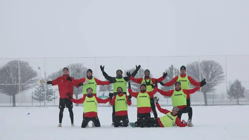 Sivas’ta Göz Gözü Görmüyor Ama Onlar Durmuyor! İşte Sivasspor’un Kar Mesaisi