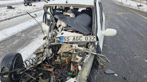 Sivas - Yozgat Karayolunda 3 Aracın Karıştığı Feci Kaza!