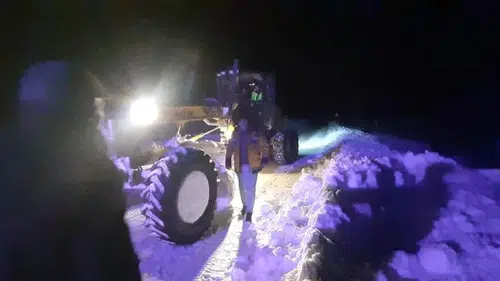 Sivas Zara Pazarcık köyü karla mücadele ile hastaya ulaşıldı