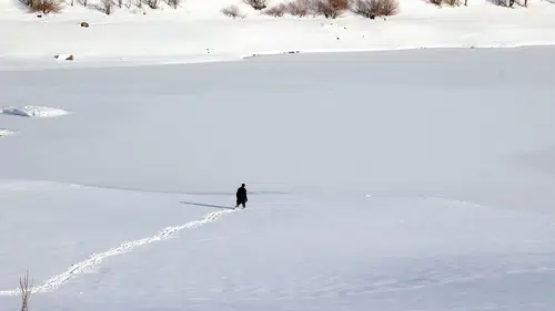 2 Bin 552 Rakımlı Sivas Yıldız Dağı'nın Eteğindeki O Göl de Buz Tuttu!