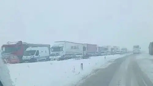 Kar Esareti Devam Ediyor! Sivas'ın İki Şehirle Bağlantısı Tamamen Kesildi!