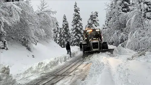 Sivas'ta Kar ve Tipi 500'den Fazla Yerleşim Yerine Ulaşımı Kapattı!