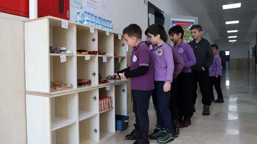 Sivas'ta bu okulda Dürüstlük Dolabı da kazandı