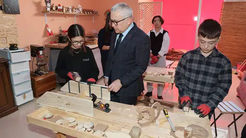Sivas'ta Çocukların Ürettiği O Eserlere Vali'den Ziyaret