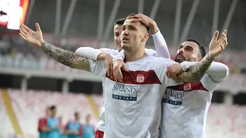 Sivasspor Tribünleri Onu Bekliyordu, İmza Çin’e Atıldı