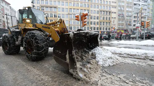Sivas Belediyesi kar temizleme çalışmaları hız kesmiyor