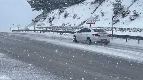 Sivas - Tokat Karayolunda Kar Yağışı Etkili Oluyor!