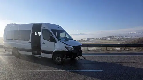 Zara Yatılı Okulu Öğretmenleri Hafik’te Kaza Geçirdi