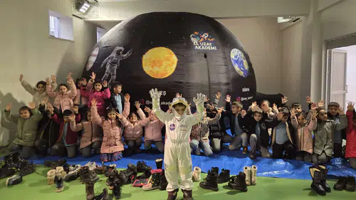 Sivas’ın Zara İlçesinde Öğrenciler Sanal Gerçeklikle Uzayı Keşfetti