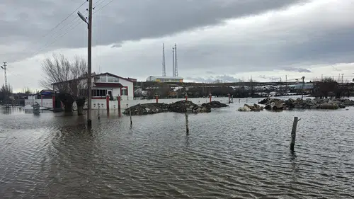 Sivas’ın Hafik İlçesinde Vatandaş Çaresiz Kaldı! Mezarlık Bile Sular Altında Kaldı!