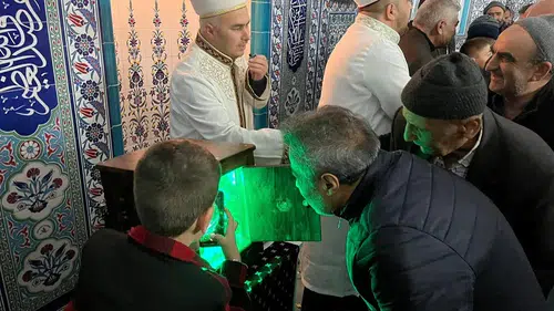 Sivas Ulaş'ta Sakal-ı Şerif Ziyarete Açıldı, Cami Doldu Taştı