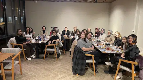 Sivas’ta İlginç Veda: Önce Kötü Haber Verdiler, Sonra Halay Çektiler