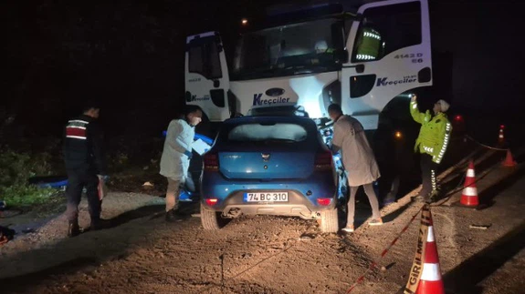 Feci Kaza... Parti Dönüşü Yarış Yaparken Kamyonun Altına Girdi: 5 Ölü