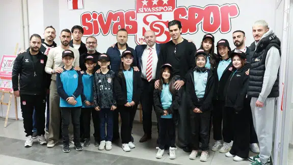 Sivasspor’a renk katan Resim Sergisi: Minik ellerle büyük aşk
