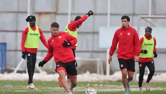 Kırmızı-Beyazlılarda deplasman mesaisi hız kesmeden sürüyor