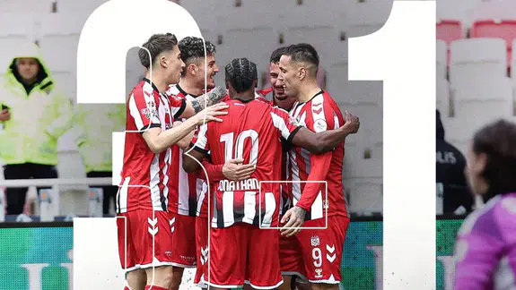 Rey Manaj şov yaptı! Sivasspor ilk yarıda farkı açtı!