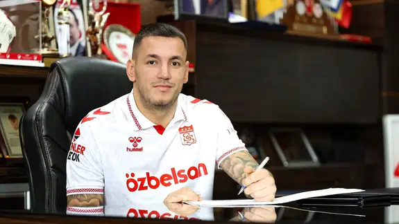 Ve Rey Manaj Tekrar Sivasspor'a İmza Attı