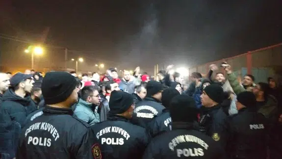 Sivasspor’a Gece Yarısı Protestosu: Taraftar Tesislere Dayandı