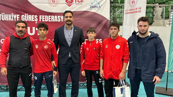 Sivaslı Genç Pehlivanlardan Tarihi Başarı!