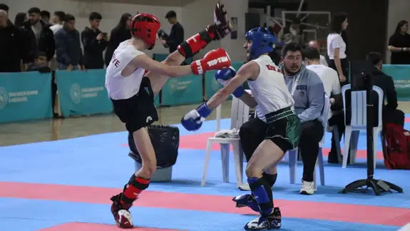 Sivas'ta Okul Sporları Kick Boks Şampiyonası’nda Büyük Heyecan