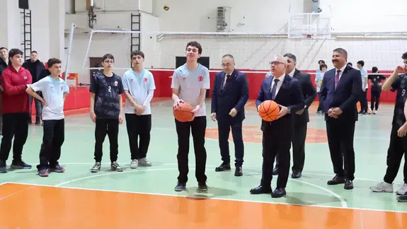 Sivas Valisi Yılmaz Şimşek Öğrencilerle Bir Araya Geldi!