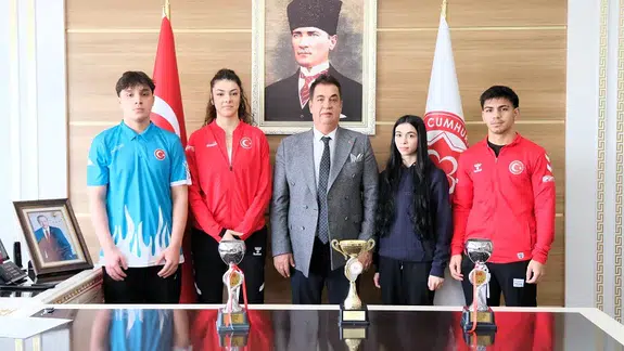 Sivas Cumhuriyet Ekibi Zirveye Damga Vurdu