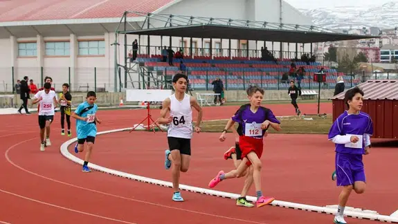 Sivas’ta Okul Sporları Heyecanı… 19 Takım Aynı Pistte Buluştu