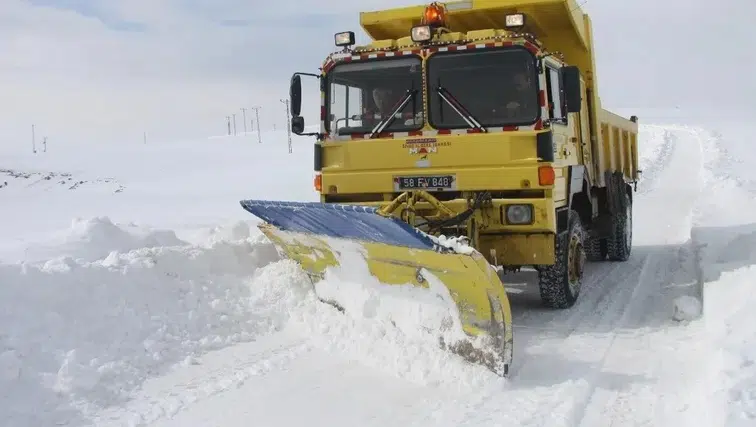 15 Kasım Son Durum! Sivas'ta Yüzlerce Köy Yolunda Son Durum