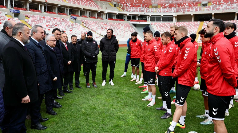 Sivasspor'a Vali ve Başkan'dan Destek Çağrısı