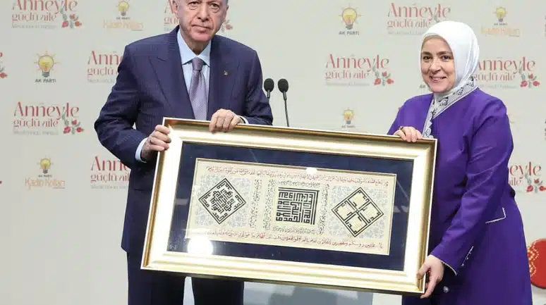Sivas’tan Cumhurbaşkanı’na Anlamlı Hediye: “Fetih” Tılsımlı Gömleği