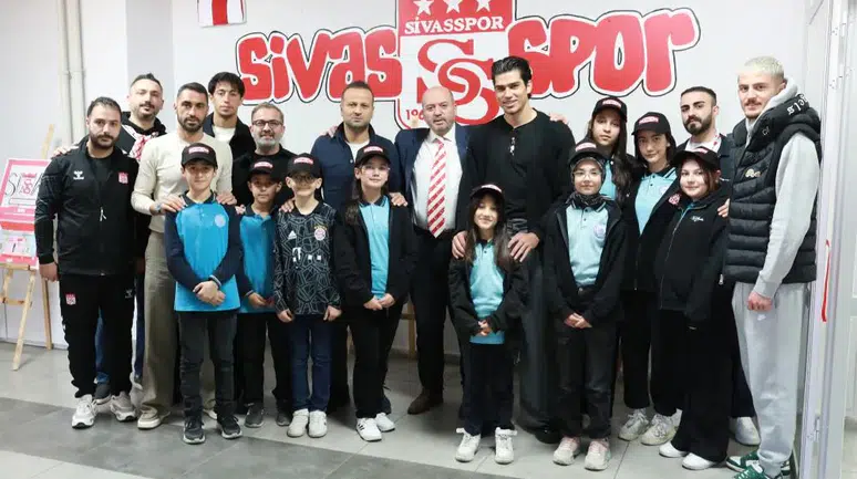 Sivasspor’a renk katan Resim Sergisi: Minik ellerle büyük aşk