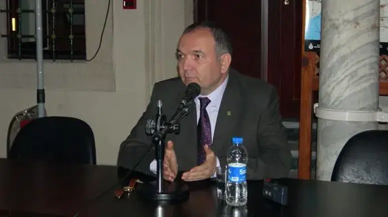 10 Bin Parçalık Dev Hazine! Sivaslı Kültür Adamından Alkışlanacak Hareket!