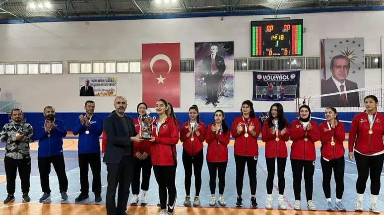 Sivas’ın da Katıldığı Üniversiteler Arası Voleybol Şampiyonası’nda Büyük Mücadele