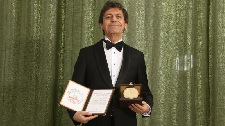 Dünyaca Ünlü Yazar Akif Manaf 2025 Yılı International Peace Prize Ödülü’nü Aldı