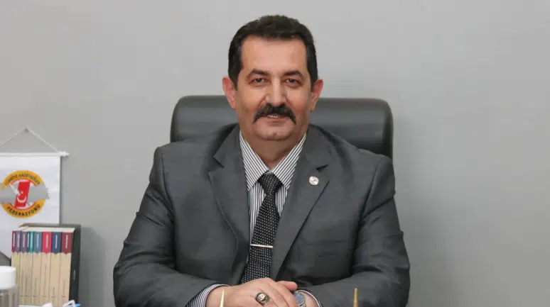 Eğitimde Atatürk Mesaisi! Sezerer'den Sert Tepki: Bu Bir Karne Sürprizi Değil, Hafıza Silme Girişimi!