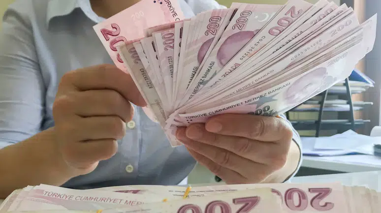 Emekliler Dikkat! Maaşını O Bankaya Taşıyana 250 Bin TL Nakit Destek