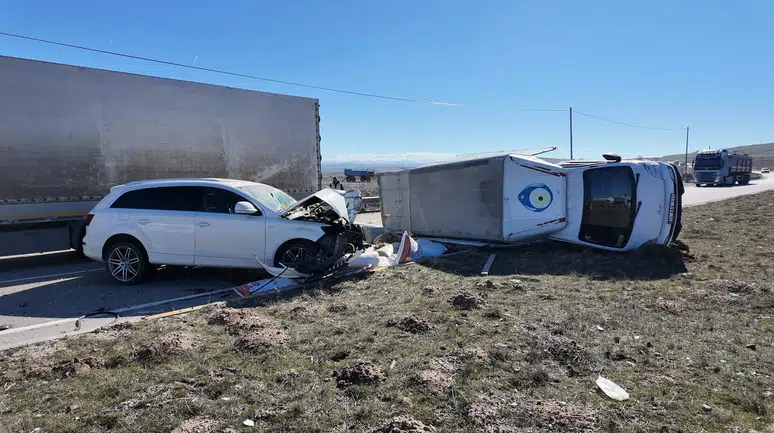 Sivas'ta Feci Kaza! Yaralılar Var!