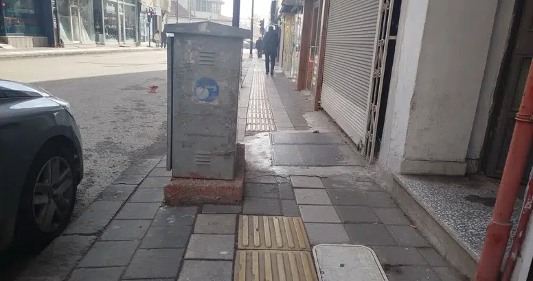 Sivas'ın Kaldırımlarında İhmal! Şeritler Neden Kesik?