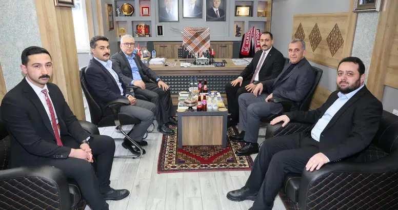 Vali Yılmaz Şimşek Ülkü Ocakları Sivas İl Başkanlığını Ziyaret Etti