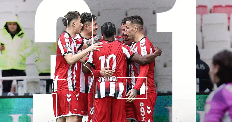 Rey Manaj şov yaptı! Sivasspor ilk yarıda farkı açtı!