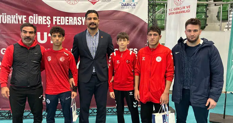 Sivaslı Genç Pehlivanlardan Tarihi Başarı!