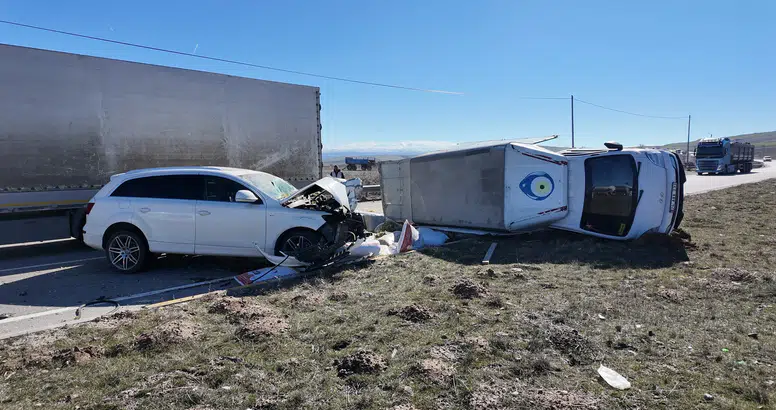 Sivas'ta Feci Kaza! Yaralılar Var!