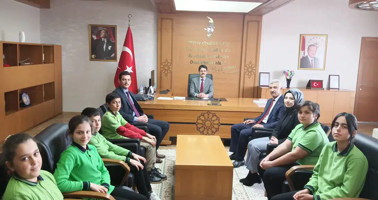 Sivas'ın O İlçesinde Öğrencilerden Kaymakam'a Unutulmayacak Sürpriz