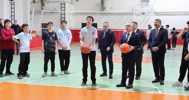 Sivas Valisi Yılmaz Şimşek Öğrencilerle Bir Araya Geldi!