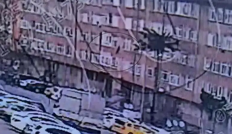 Komşuda Bir Vatandaş 5. Kattan Düşerek Hayatını Kaybetti!